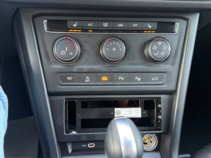 Volkswagen Touran Touran II – 24