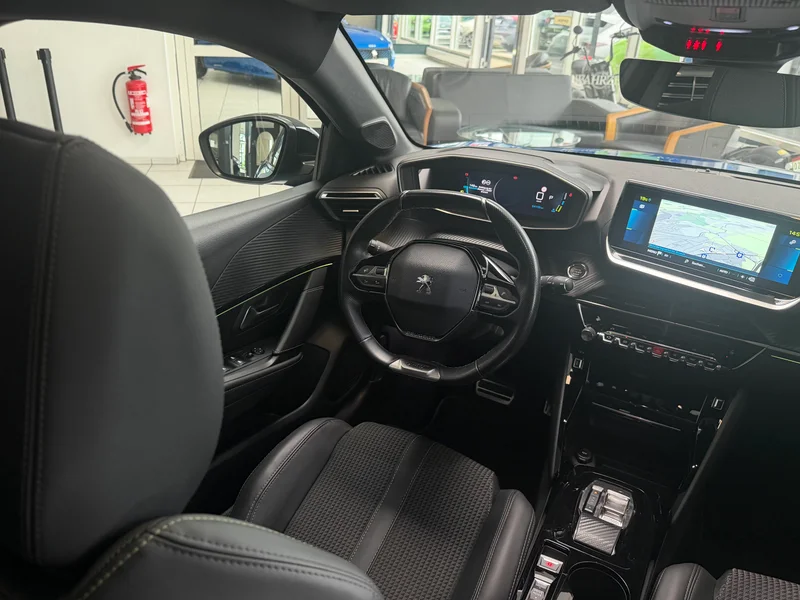 Peugeot 208 – 15