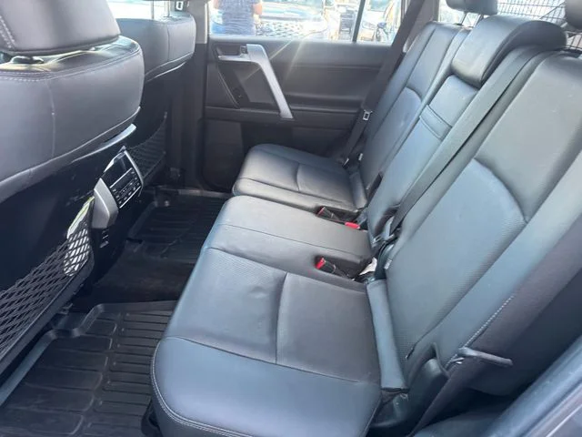TOYOTA Land Cruiser – 16