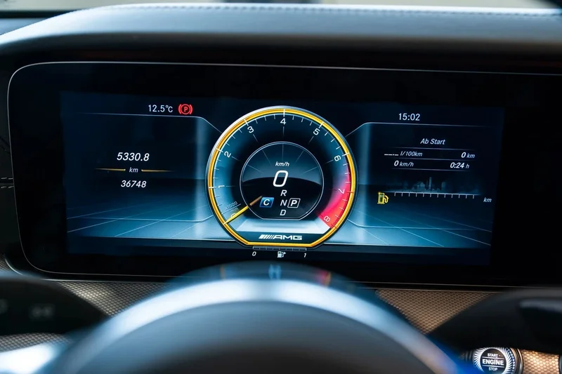 Mercedes-Benz E 63 AMG – 26