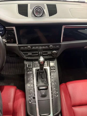 Porsche Macan – 10