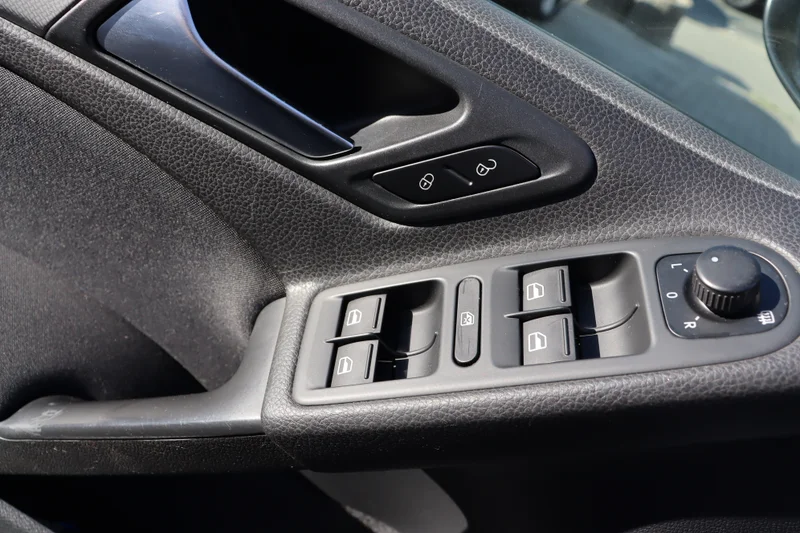 Volkswagen Golf – 12