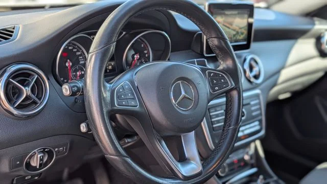 MERCEDES-BENZ GLA 200 – 11