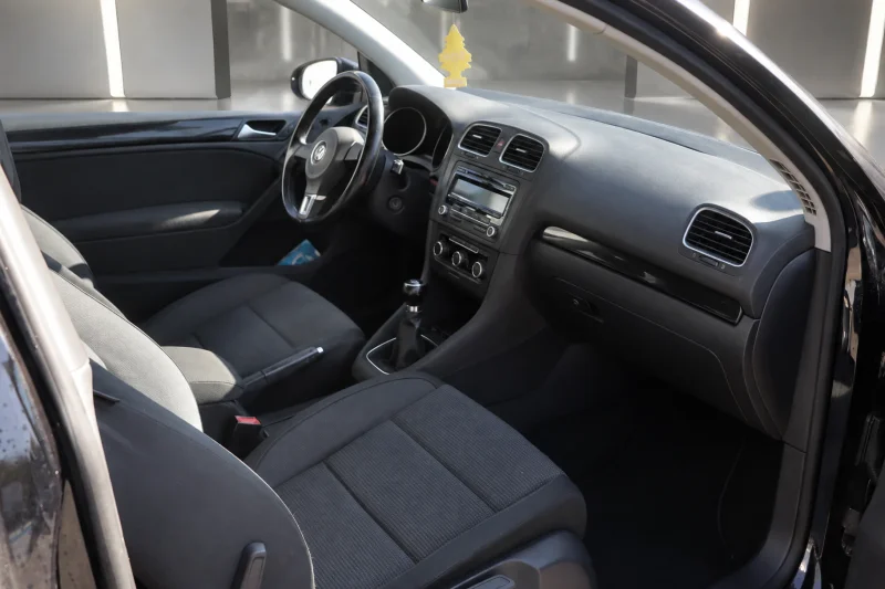 Volkswagen Golf – 12