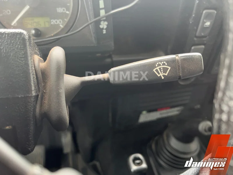 Land Rover Defender – 19