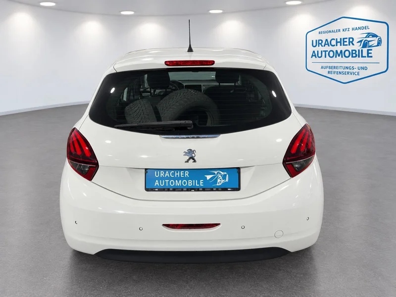 Peugeot 208 – 6