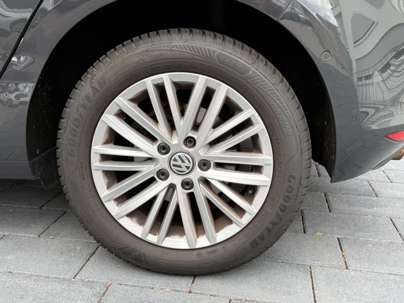 Volkswagen Golf – 10