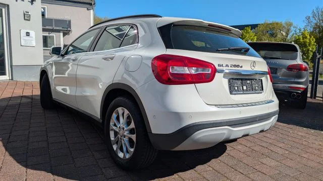 MERCEDES-BENZ GLA 200 – 3