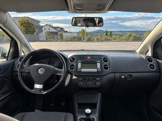 Volkswagen Golf – 10