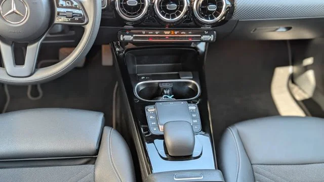 MERCEDES-BENZ CLA 180 Shooting Brake – 20