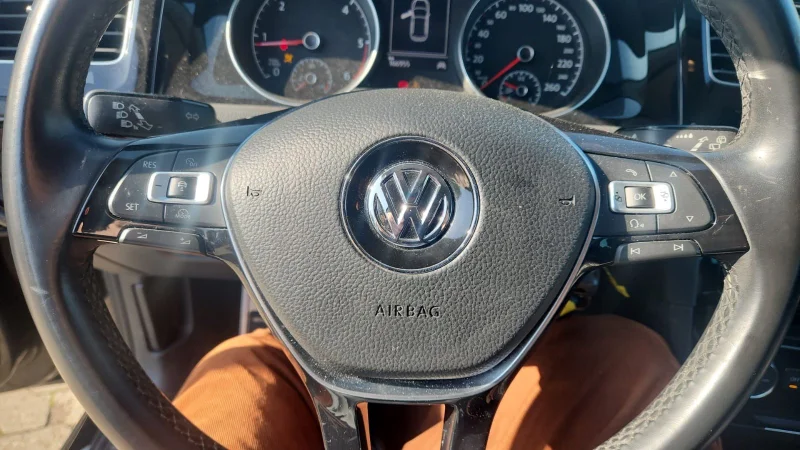 Volkswagen Golf – 24