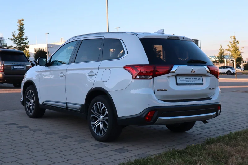 Mitsubishi Outlander – 4