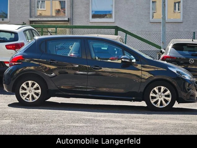 Peugeot 208 – 12
