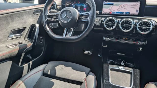 MERCEDES-BENZ CLA 200 – 22