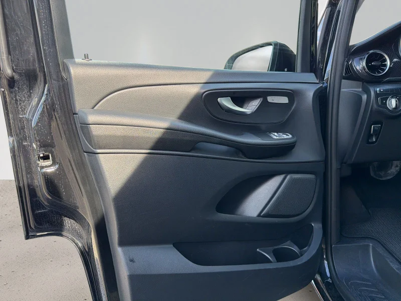 Mercedes-Benz V 220 – 21