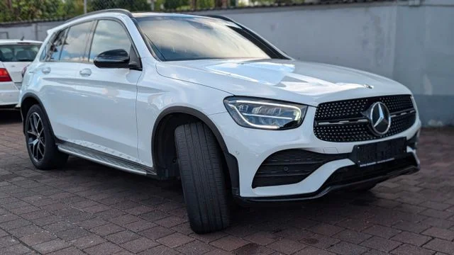 MERCEDES-BENZ GLC 300 – 8