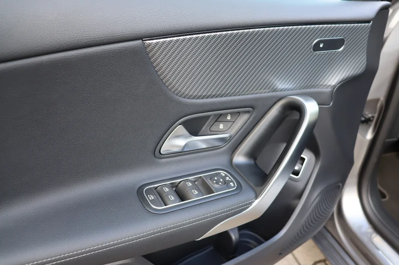 Mercedes-Benz A 250 – 12
