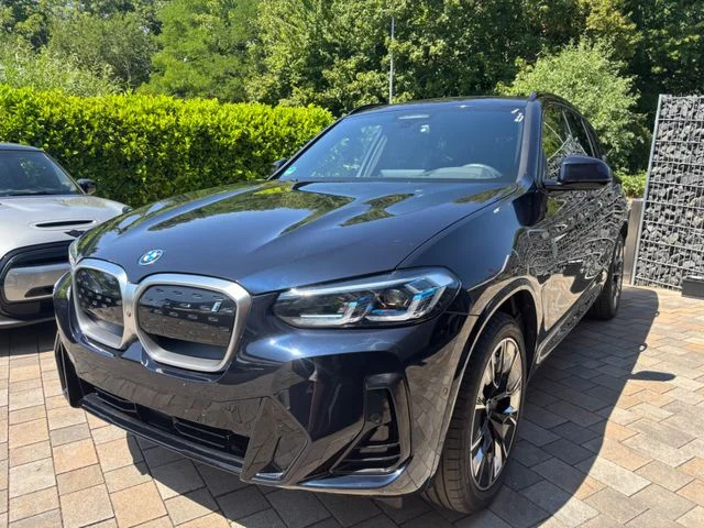 BMW iX3 – 3