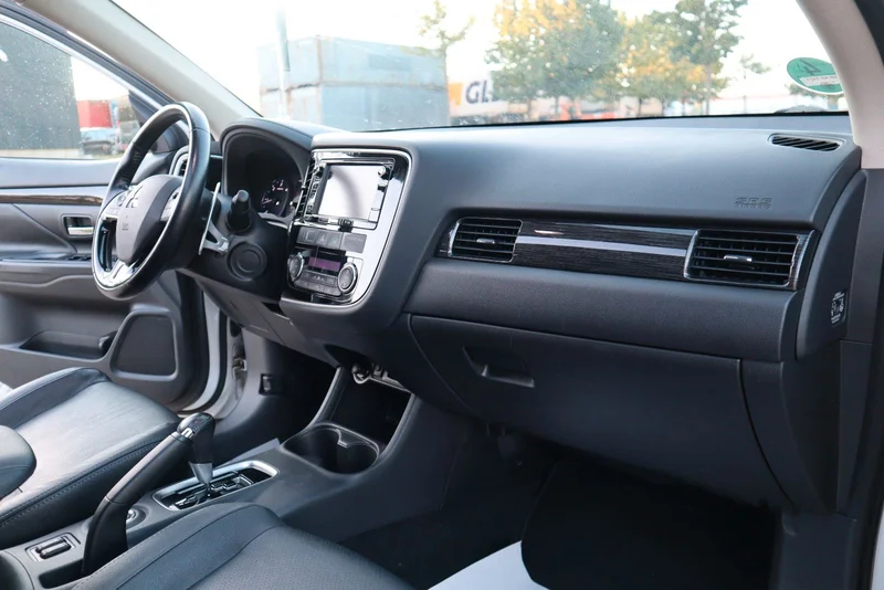 Mitsubishi Outlander – 11