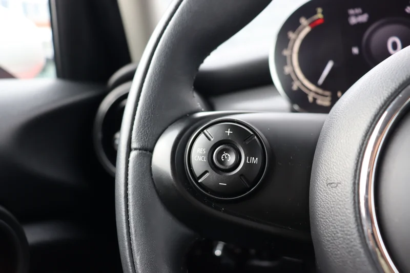 Mini COOPER – 18
