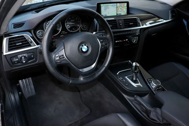 BMW 330 – 12