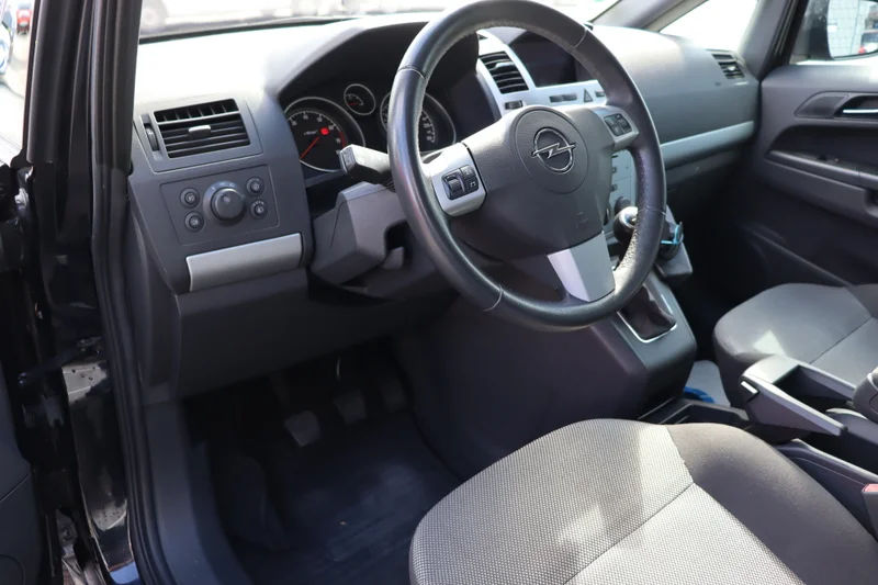 Opel Zafira – 10
