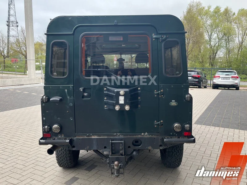 Land Rover Defender – 8