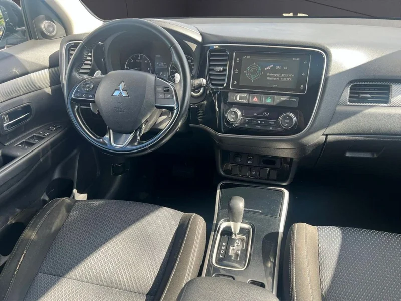 Mitsubishi Outlander – 16