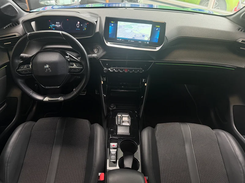 Peugeot 208 – 13