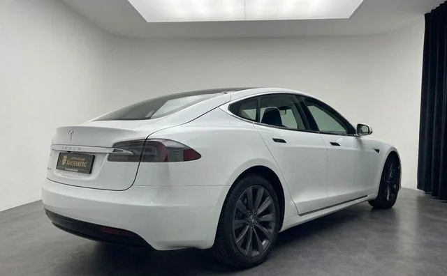 Tesla Model S – 4