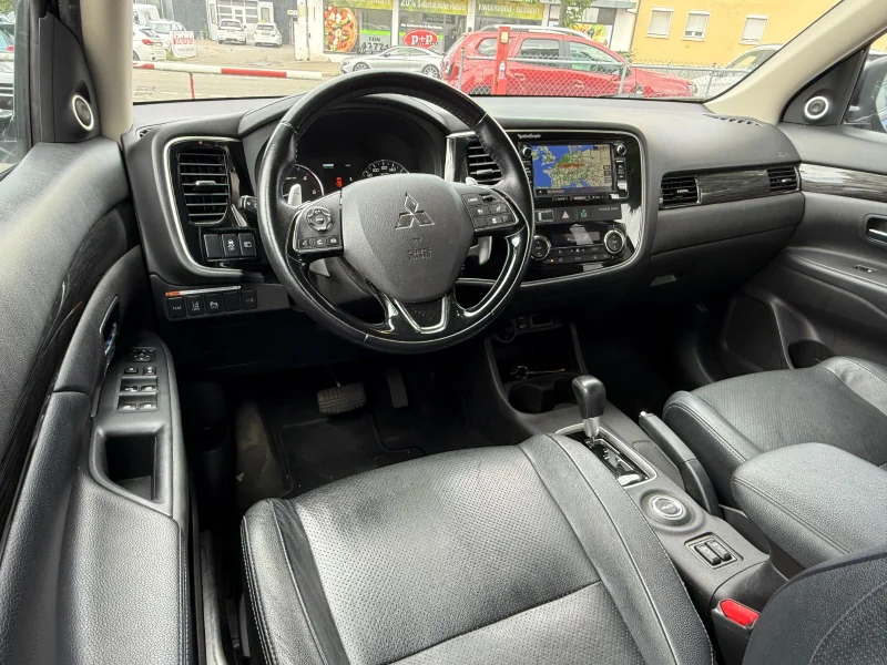 Mitsubishi Outlander – 13