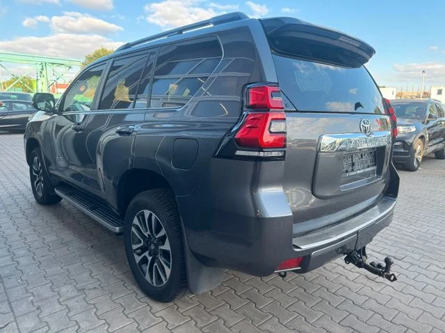 TOYOTA Land Cruiser – 4