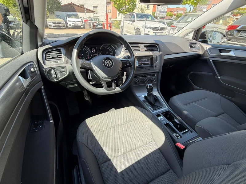 Volkswagen Golf – 12