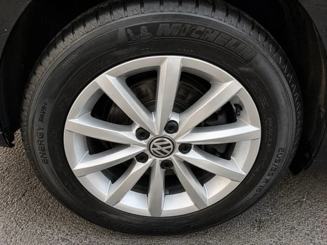 Volkswagen Golf – 12