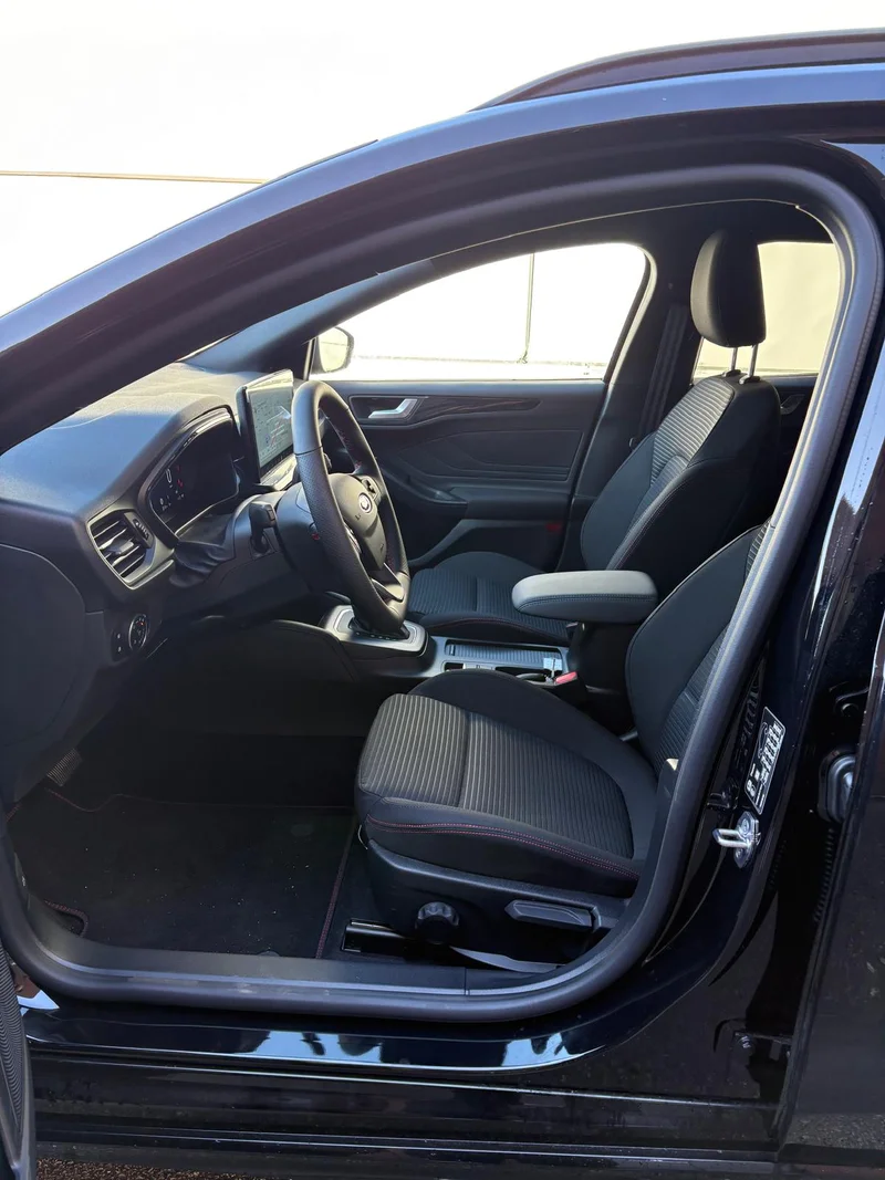 Ford Focus ST Line X 1.0 7AT – 10