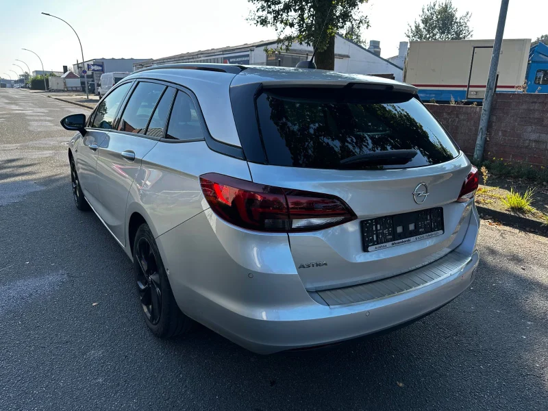 Opel Astra – 9
