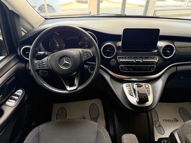 Mercedes-Benz V 220 – 12