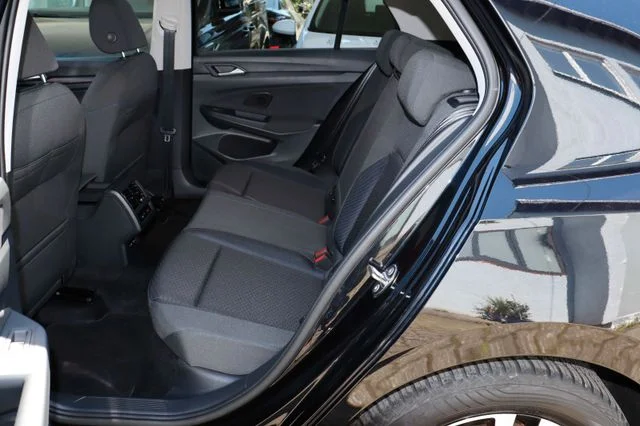 Volkswagen Golf – 17