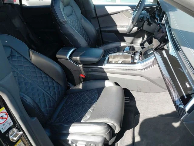 AUDI SQ8 – 11