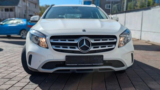 MERCEDES-BENZ GLA 200 – 8