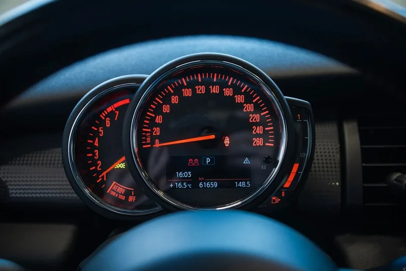 Mini COOPER – 16