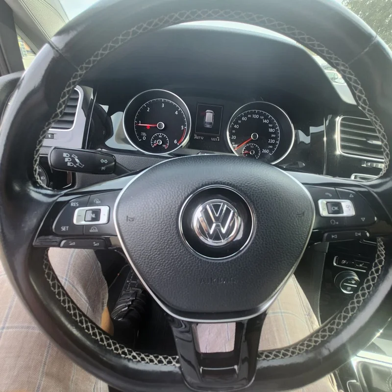 Volkswagen Golf – 12