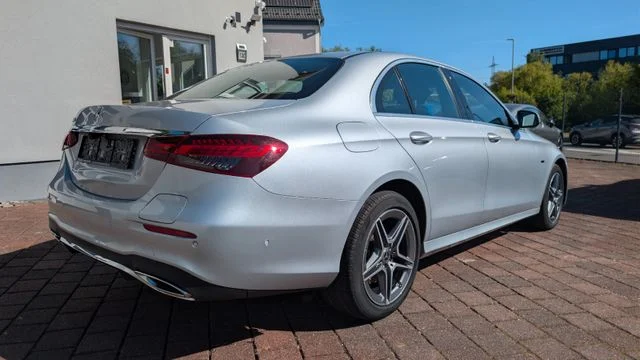 MERCEDES-BENZ E 300 – 5