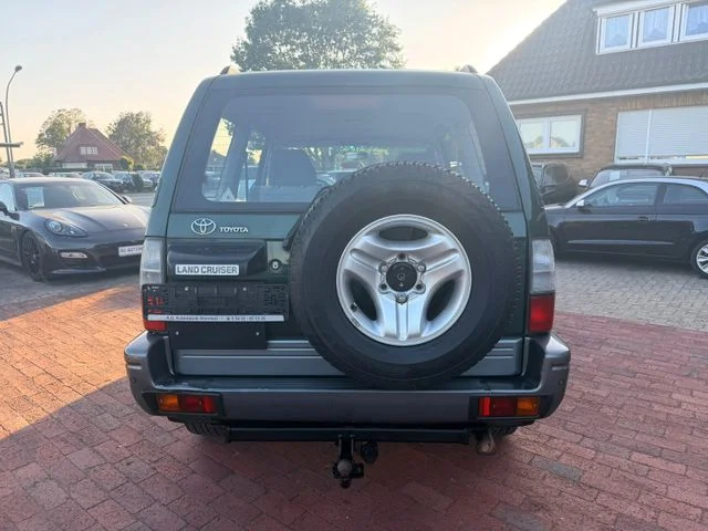 TOYOTA Land Cruiser – 4