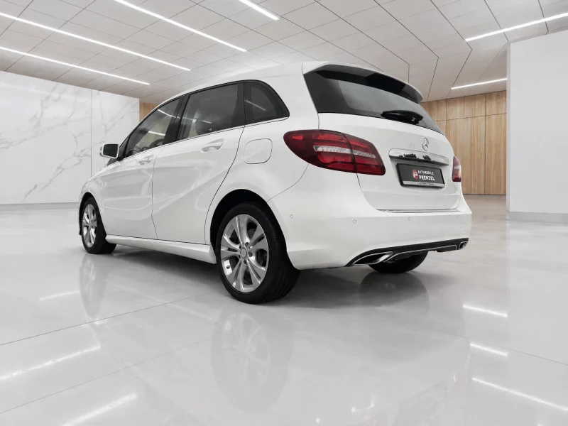 Mercedes-Benz B 220 – 10