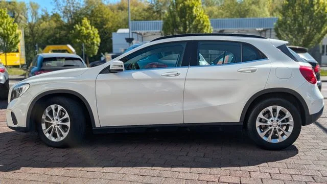 MERCEDES-BENZ GLA 200 – 2