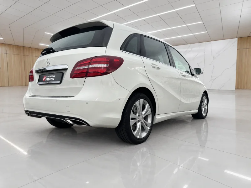Mercedes-Benz B 220 – 12