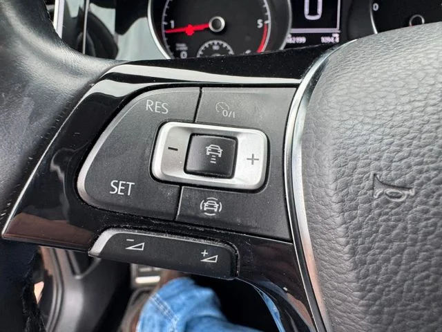 Volkswagen Golf – 32