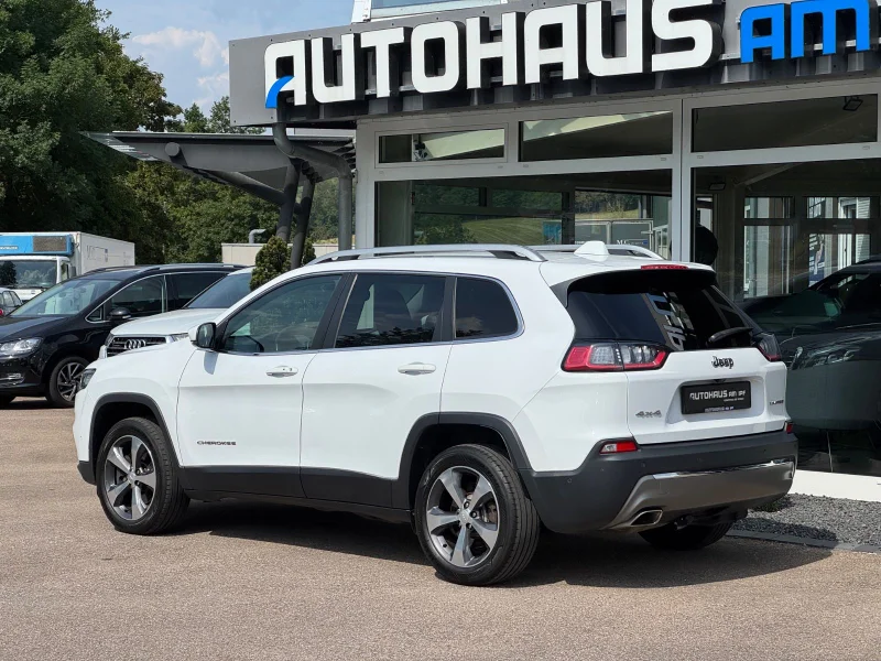 Jeep Cherokee – 8