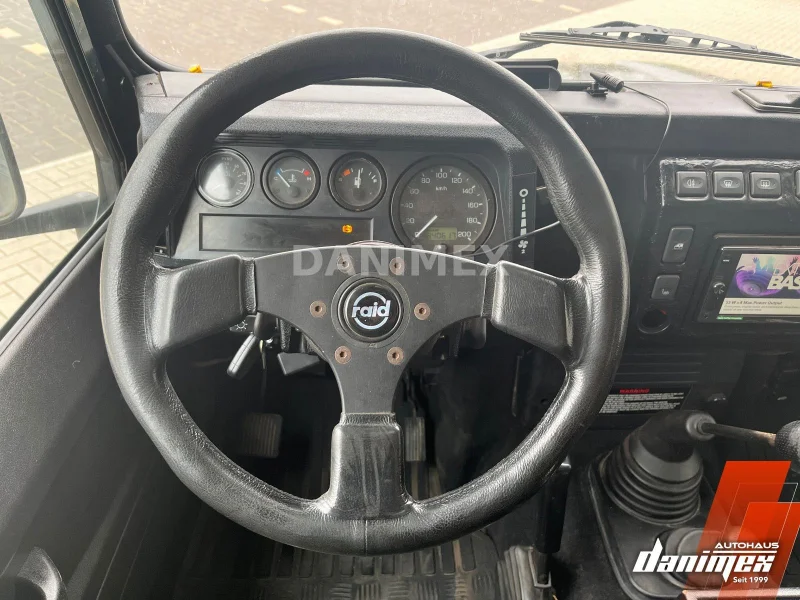 Land Rover Defender – 15